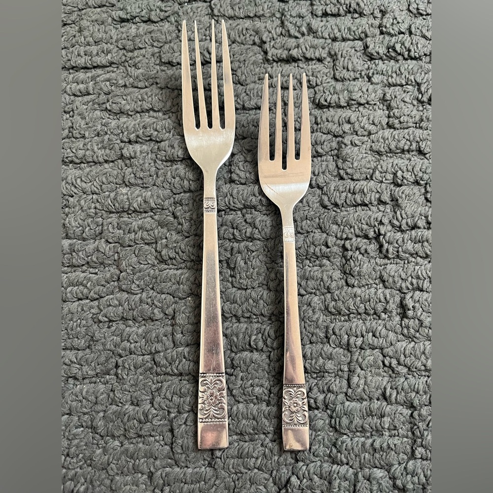 Rebacraft Stainless Japan Reed Barton Medley Floral 82351 Forks (2)